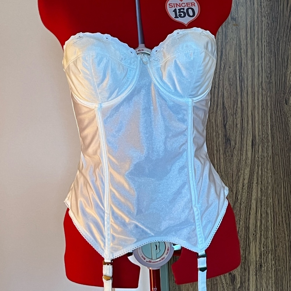 38B Bridal Corset with adjustable/removable garter straps